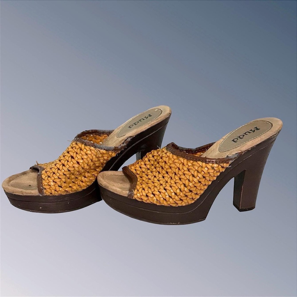 Mudd Womens 6M Woven Platform Mules Mustard Yellow Block Heel Sandals 2010